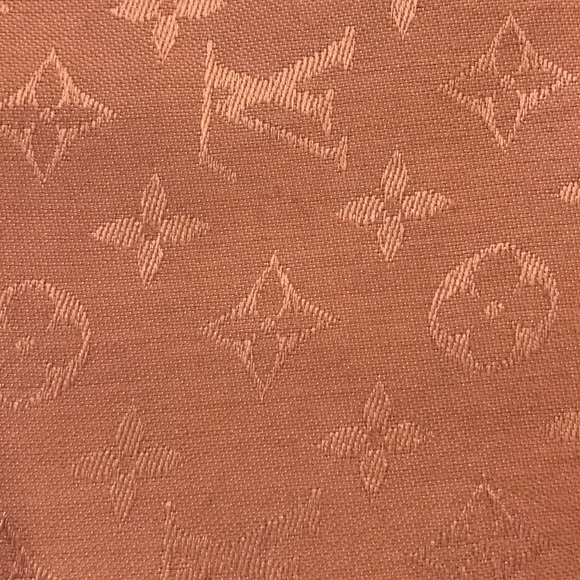 Limited Edition Louis Vuitton MONOGRAM SHAWL - Picture 3 of 6
